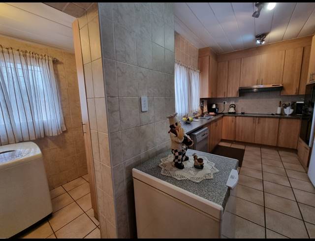3 BEDROOM TOWNHOUSE FOR SALE IN ARCON PARK
